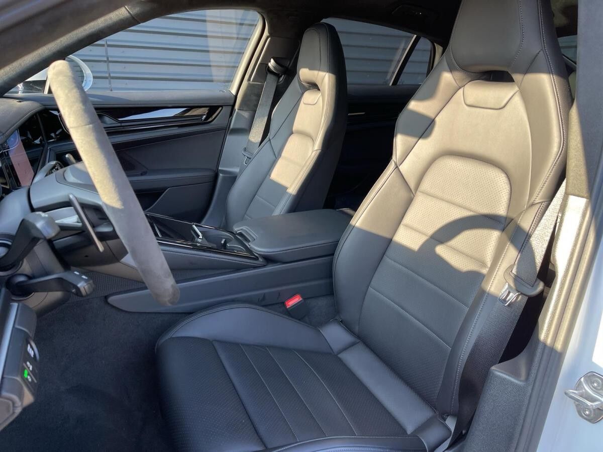 Porsche Panamera 4  · 353 PS · carraraweißmetallic · sofort verfügbar