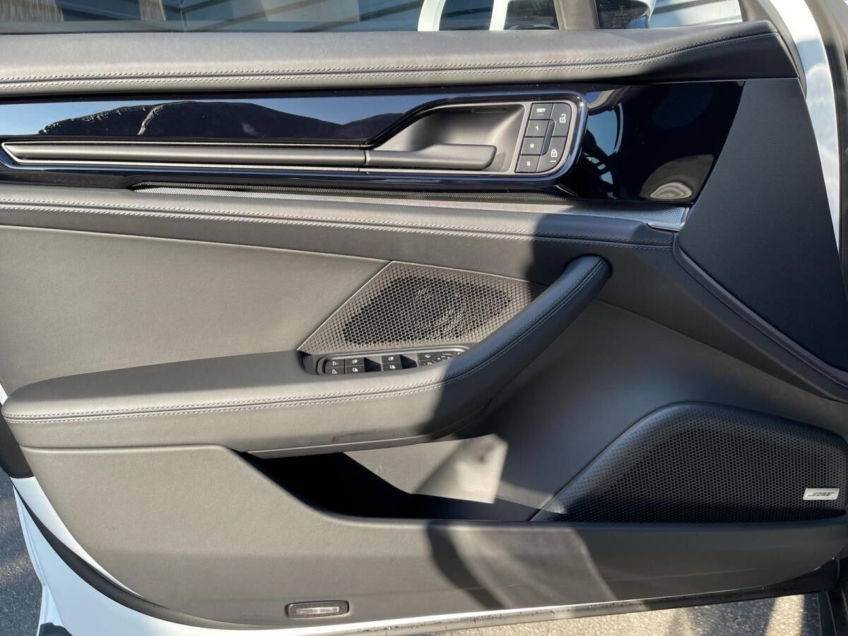 Porsche Panamera 4  · 353 PS · carraraweißmetallic · sofort verfügbar