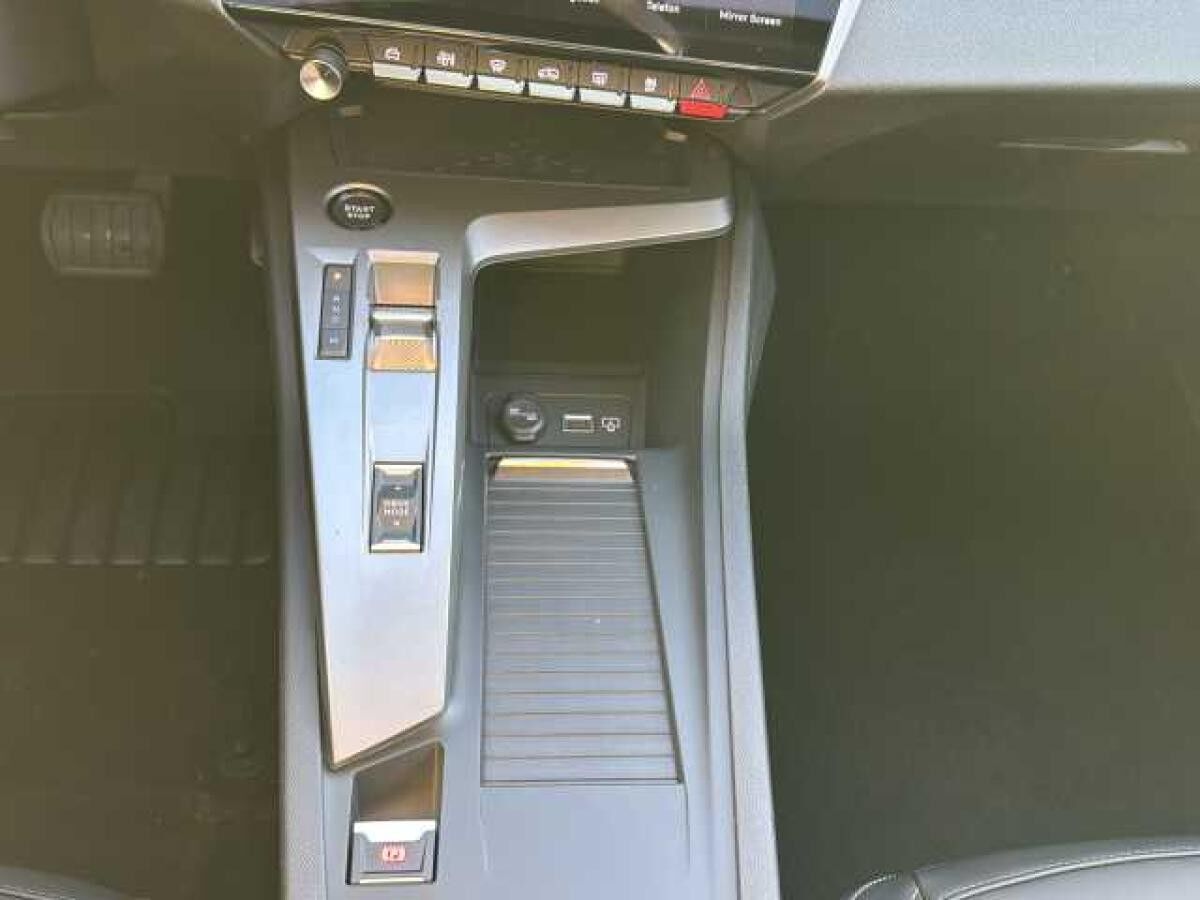 Peugeot 308 Hybrid 145 e-DSC6 Allure +Navi+360°+Komfortpaket+