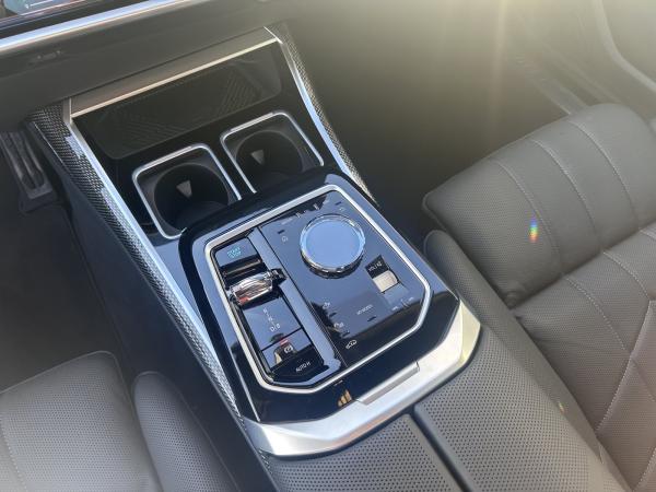 BMW i7 M70 xDrive M Sport //ExecutiveLoungeSeating TheaterScreen