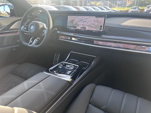 BMW i7 M70 xDrive M Sport //ExecutiveLoungeSeating TheaterScreen