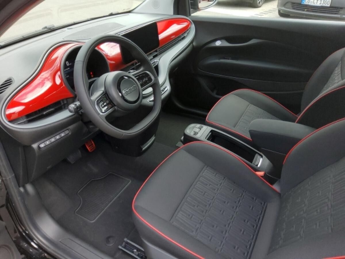 Fiat 500e RED Black Deal 23,8 kWh PDC Tempomat LED Sitzh. Totwinkel,