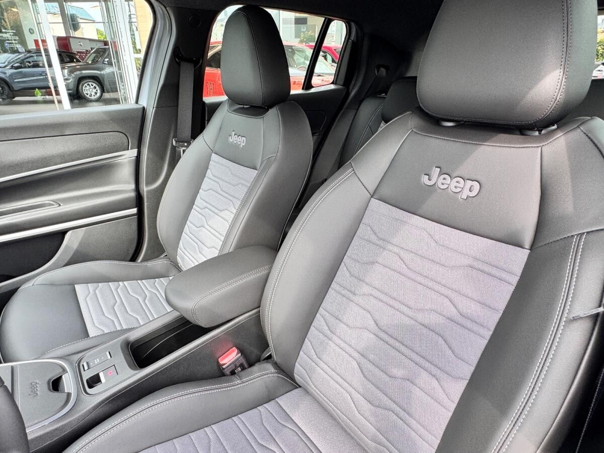 Jeep Avenger 1.2 MHEV 4XE Overland