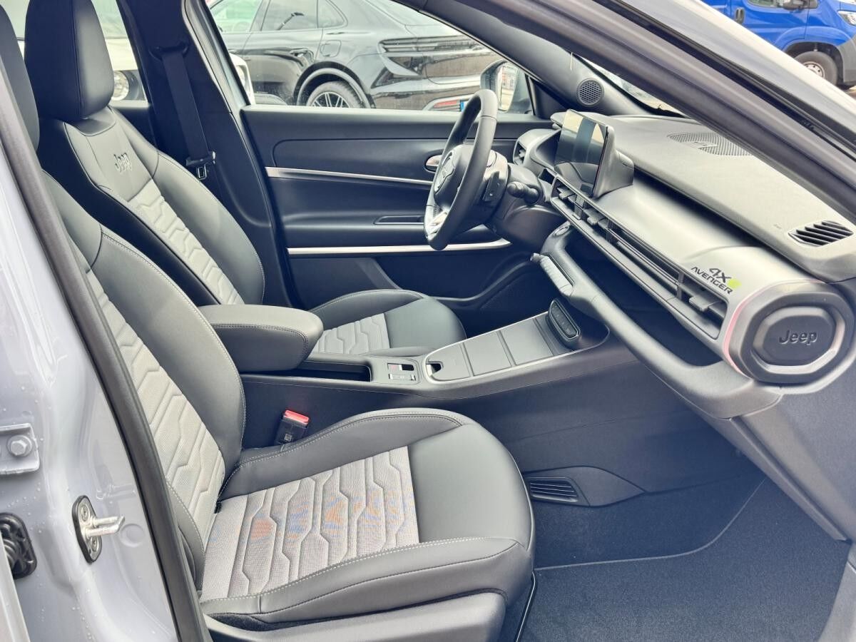 Jeep Avenger 1.2 MHEV 4XE Overland