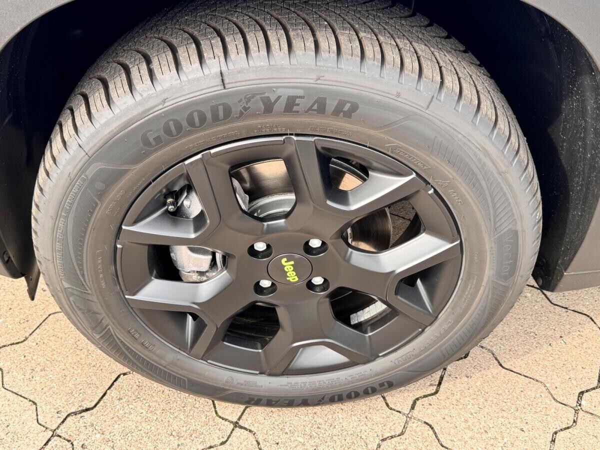 Jeep Avenger 1.2 MHEV 4XE Overland