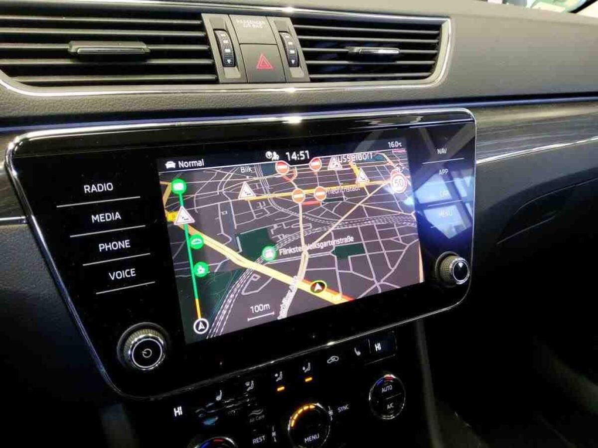 Skoda Superb Combi Style 2.0TDI 4x4/ Pano, Matrix, RFK