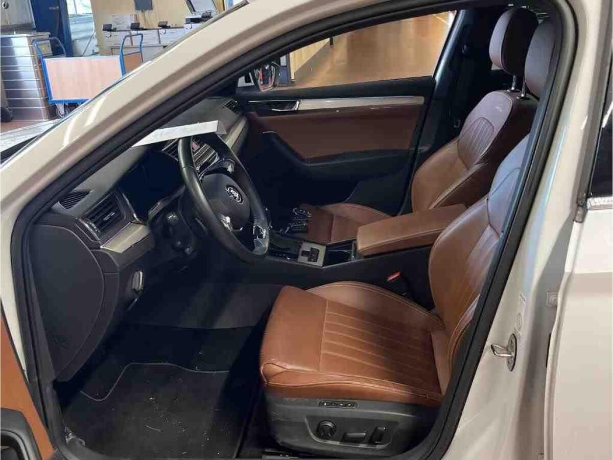 Skoda Superb Combi L&K 2.0 TDI DSG / Matrix, 360°, AHK