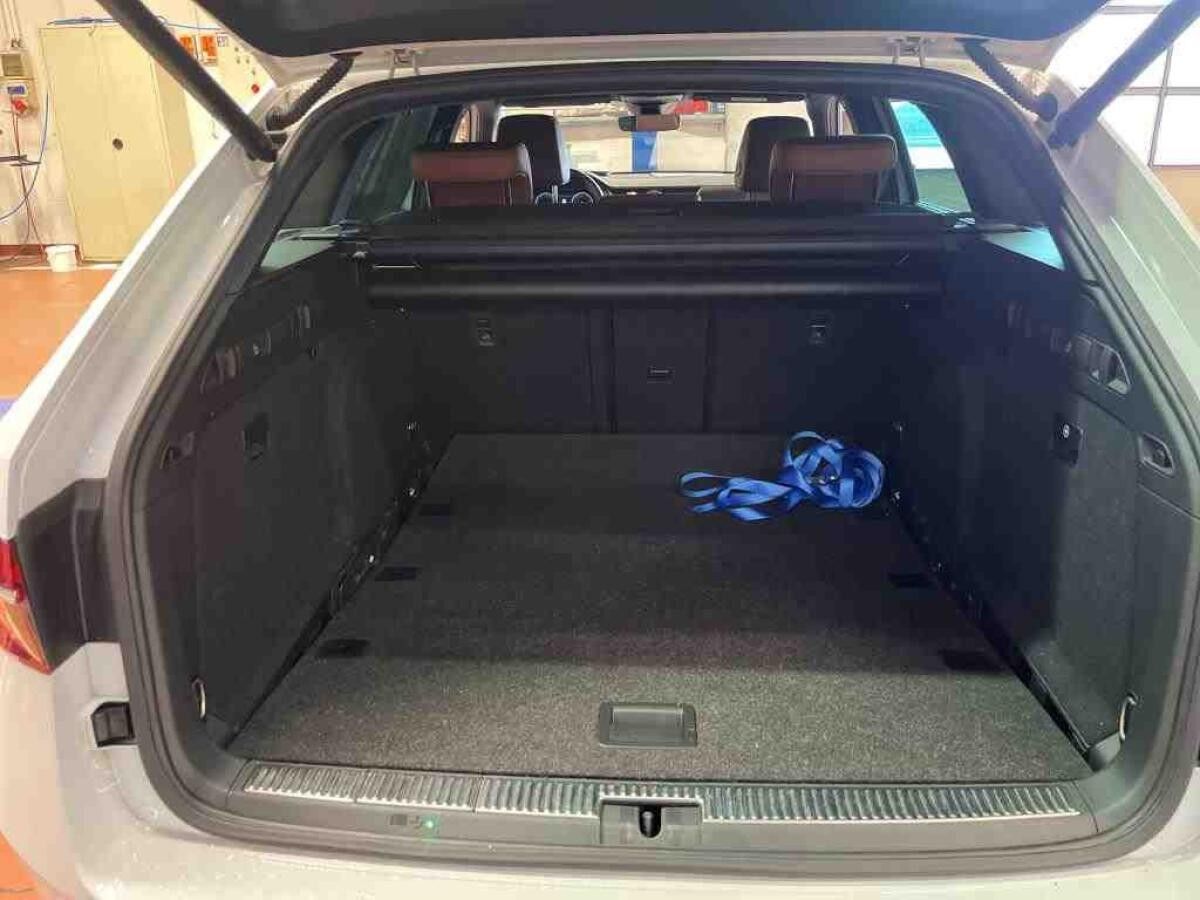 Skoda Superb Combi L&K 2.0 TDI DSG / Matrix, 360°, AHK