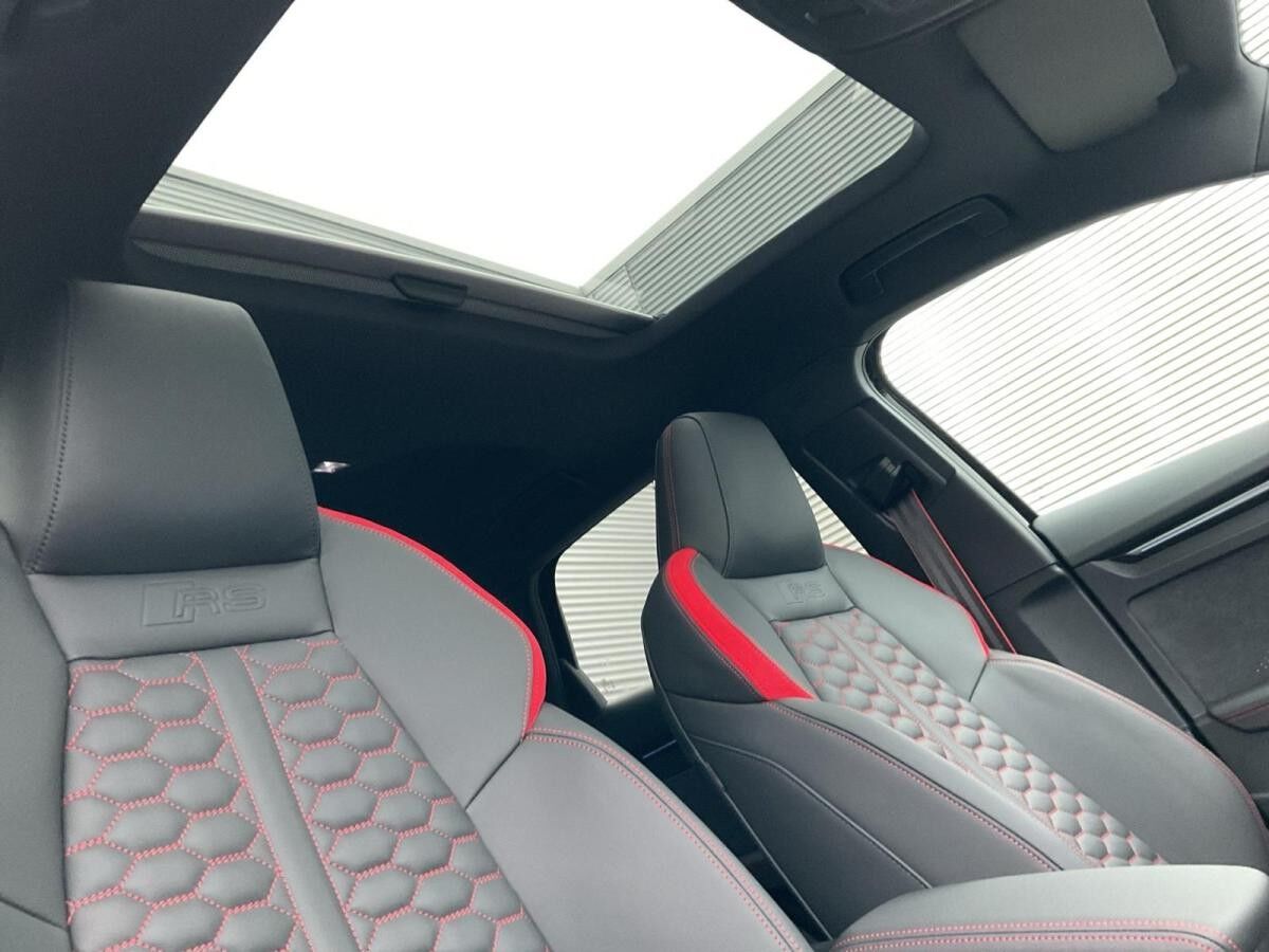 Audi RS3 RS 3 Sportback S tr. Vmax280 PANO Matrix S-Abgas