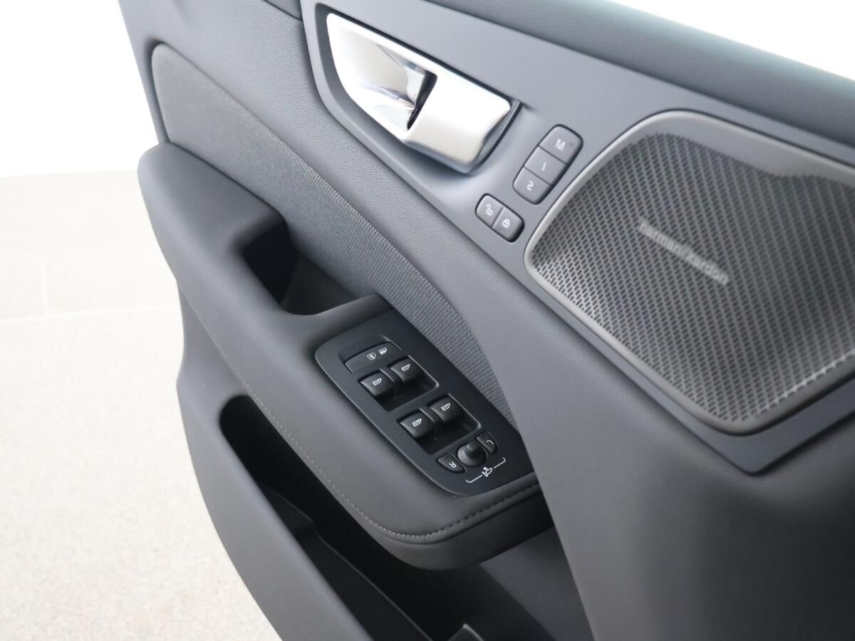 Volvo XC60 T8 Plus Black Edition 0,5%/Head-Up/360CAM/Pano/Licht-Paket