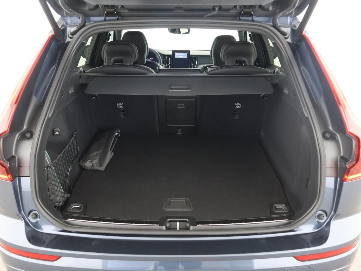 Volvo XC60 T8 Plus Black Edition 0,5%/Head-Up/360CAM/Pano/Licht-Paket