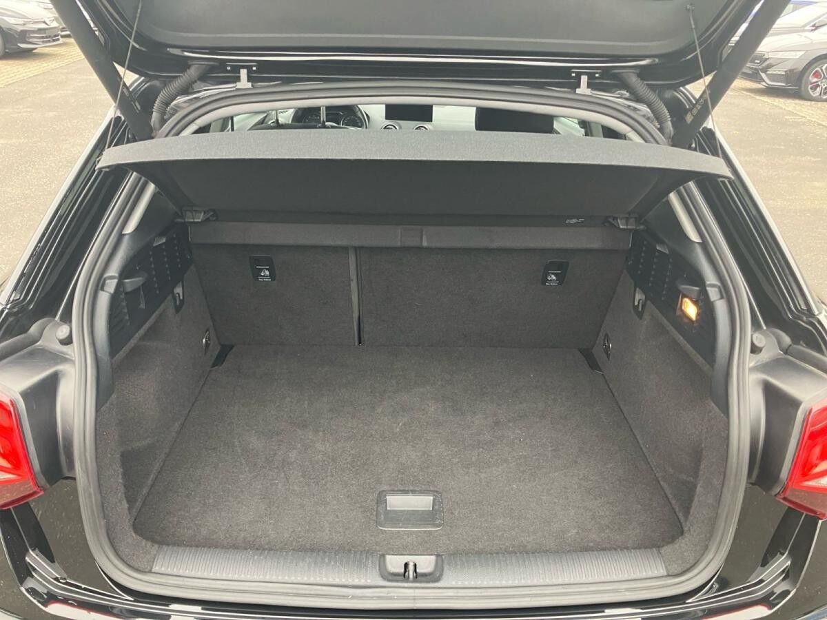 Audi Q2 35 TFSI S-tronic / MMI-Navi+, LED, RFK, ACC