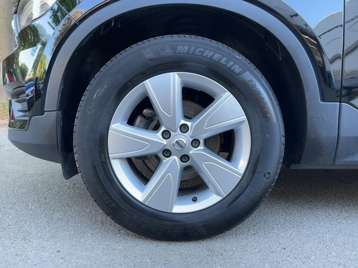 Volvo XC40 D3 2WD Momentum Core Apple CarPlay