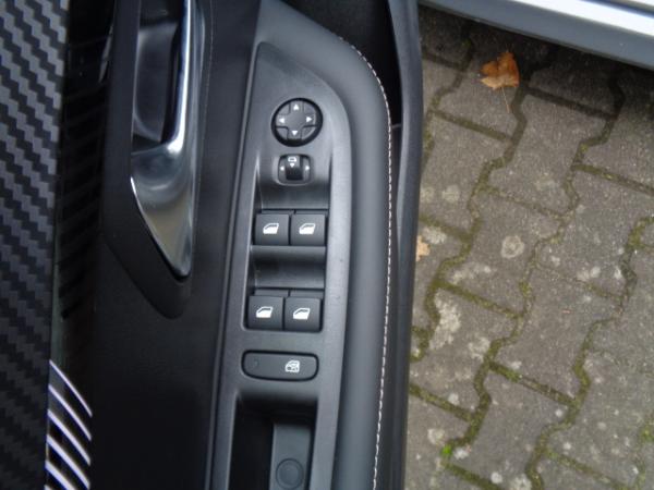 Peugeot 208 Hybrid 110 e-DSC6 Allure Sitzheizung, Kamera