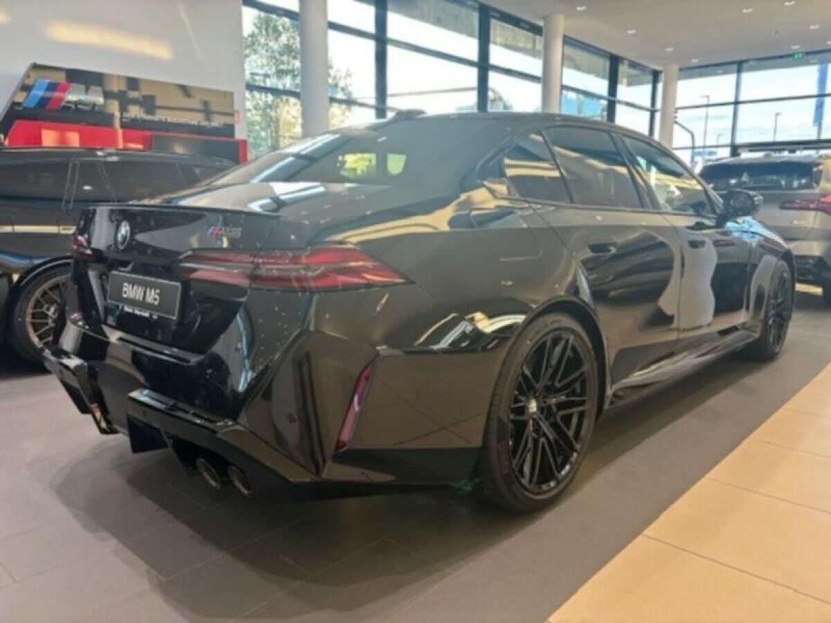 BMW M5 Limousine SOFORT VERFÜGBAR inkl. 1000€ netto Gutschein für Winterräder