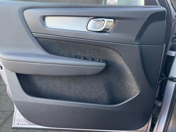 Volvo XC40 B3 2WD Core (EURO 6e) Klima Rückfahrkamera Volvo XC40 B3 2WD Core (EURO 6e) Klima Rückfahrkamera