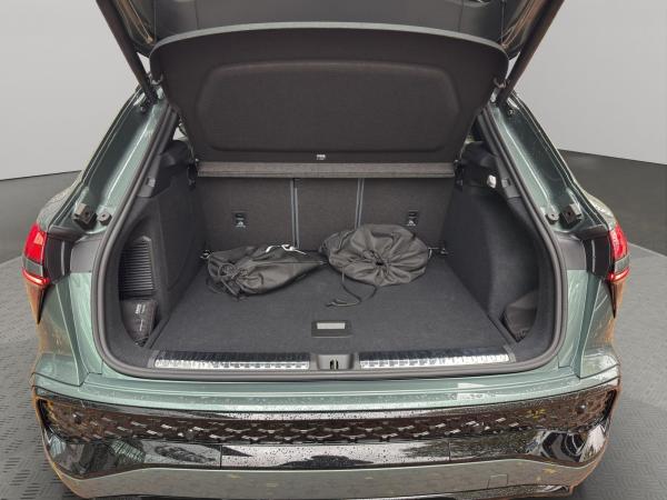 Audi Q3 SUV e-hybrid S line Matrix LED HuD Sonos Pano Audi Q3 SUV e-hybrid S line Matrix LED HuD Sonos Pano