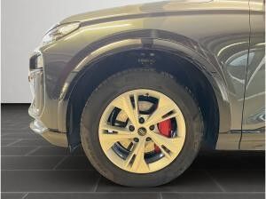 Audi Q6 e-tron quattro Audi Q6 e-tron quattro