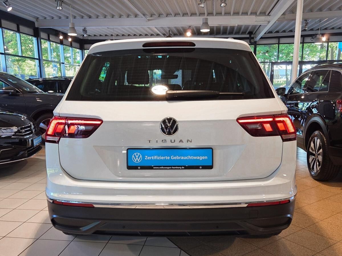 Volkswagen Tiguan 1.5 TSI Active AHK Panoramadach Ganzjahresreifen