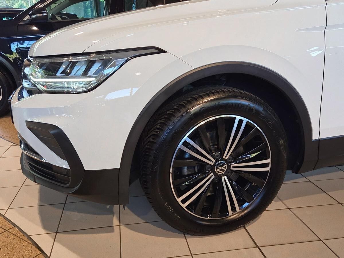 Volkswagen Tiguan 1.5 TSI Active AHK Panoramadach Ganzjahresreifen