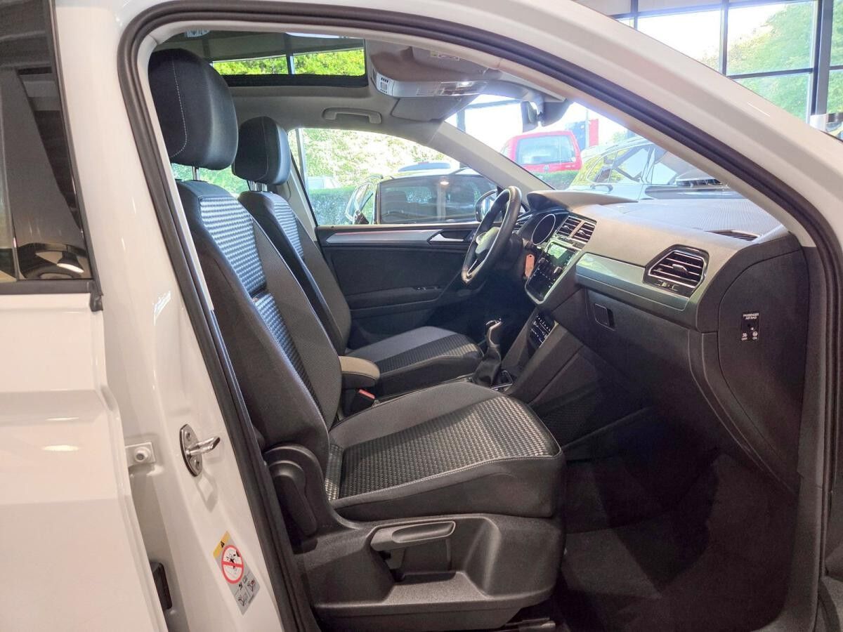 Volkswagen Tiguan 1.5 TSI Active AHK Panoramadach Ganzjahresreifen