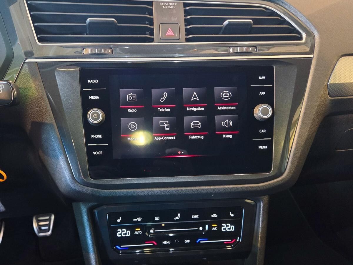 Volkswagen Tiguan 1.5 TSI Active AHK Panoramadach Ganzjahresreifen