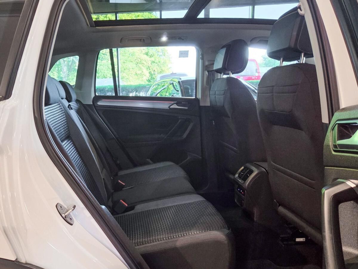 Volkswagen Tiguan 1.5 TSI Active AHK Panoramadach Ganzjahresreifen