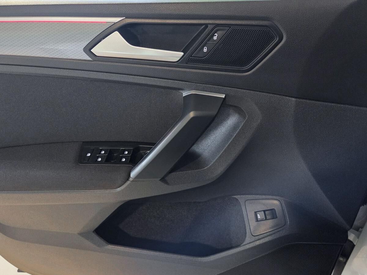 Volkswagen Tiguan 1.5 TSI Active AHK Panoramadach Ganzjahresreifen