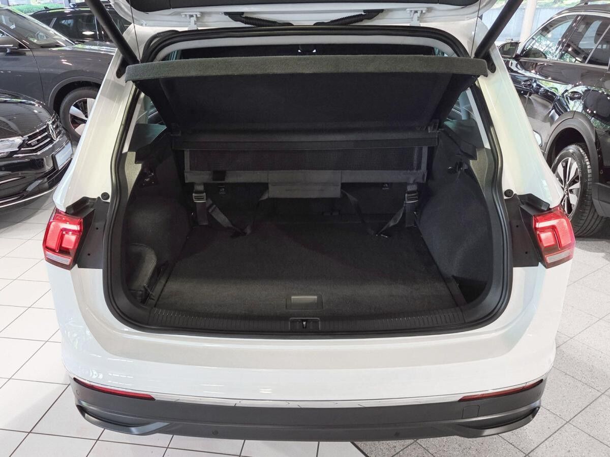 Volkswagen Tiguan 1.5 TSI Active AHK Panoramadach Ganzjahresreifen