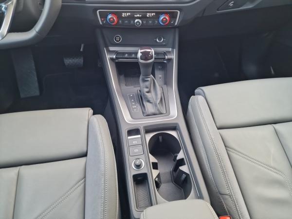 Audi Q3 35 TFSI S line NAVI+ MATRIX AHK 19  ACC