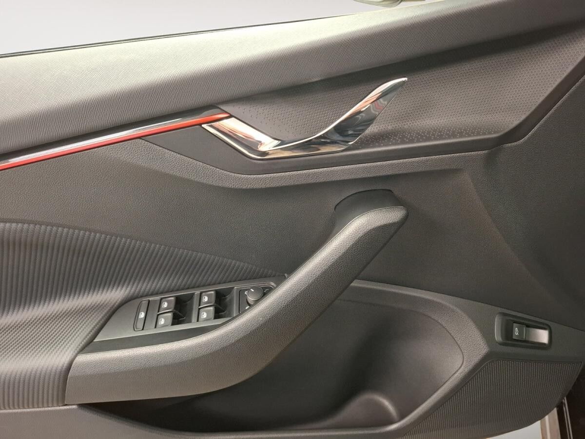 Skoda Kamiq 1.5 TSI Monte Carlo Pano AHK ACC CarPlay