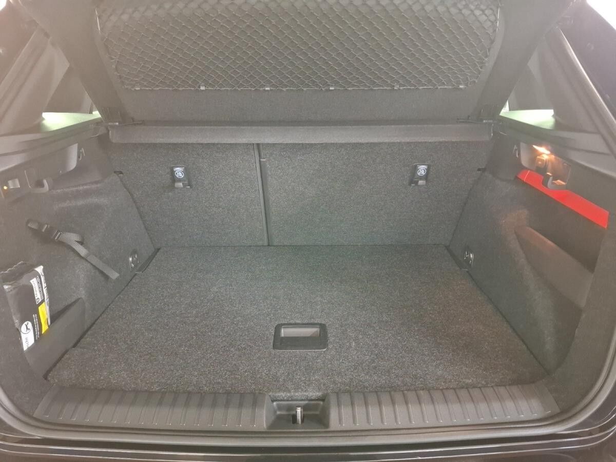 Skoda Kamiq 1.5 TSI Monte Carlo Pano AHK ACC CarPlay