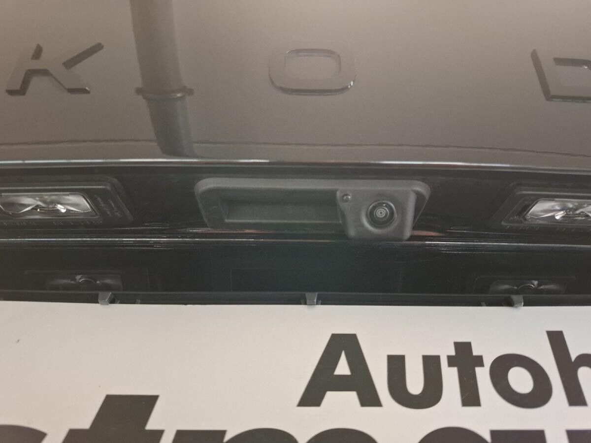 Skoda Kamiq 1.5 TSI Monte Carlo Pano AHK ACC CarPlay