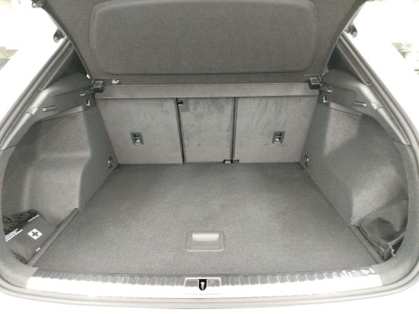 Audi Q3 35 TFSI S tronic S line LED AHK DAB Tempomat