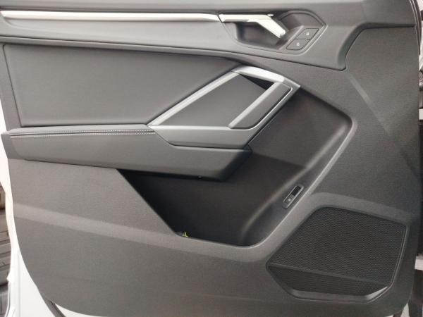 Audi Q3 35 TFSI S tronic S line LED AHK DAB Tempomat