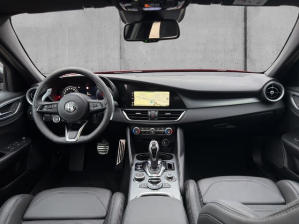 Alfa Romeo Giulia Veloce Q4 2.0 PDC+KAMERA+NAVI+CARPLAY+SHZ