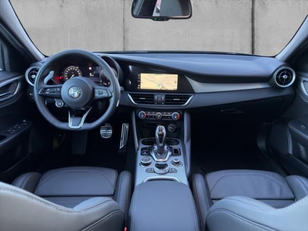 Alfa Romeo Giulia Veloce Q4 2.0 PDC+KAMERA+NAVI+CARPLAY+SHZ