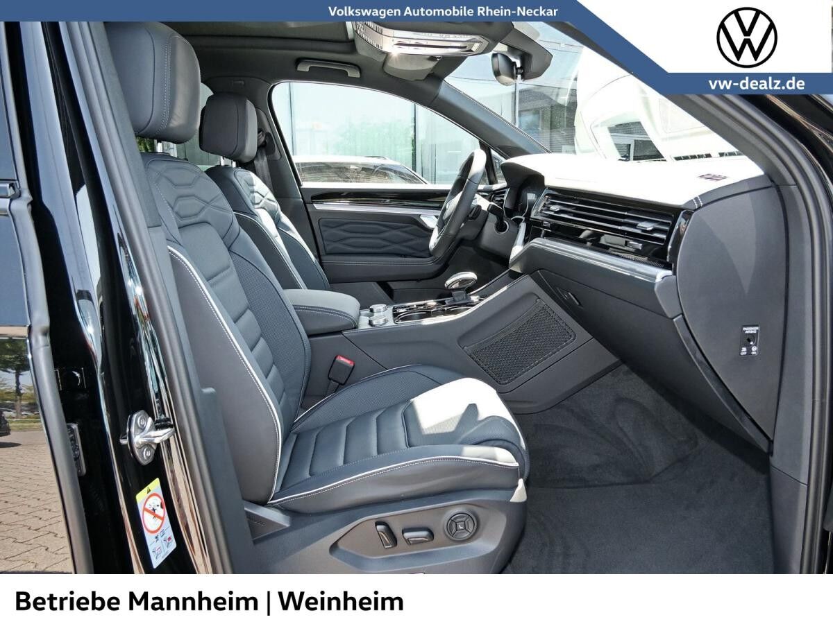 Volkswagen Touareg R-Line 3.0 V6 TDI SCR 4MOTION AHK Pano