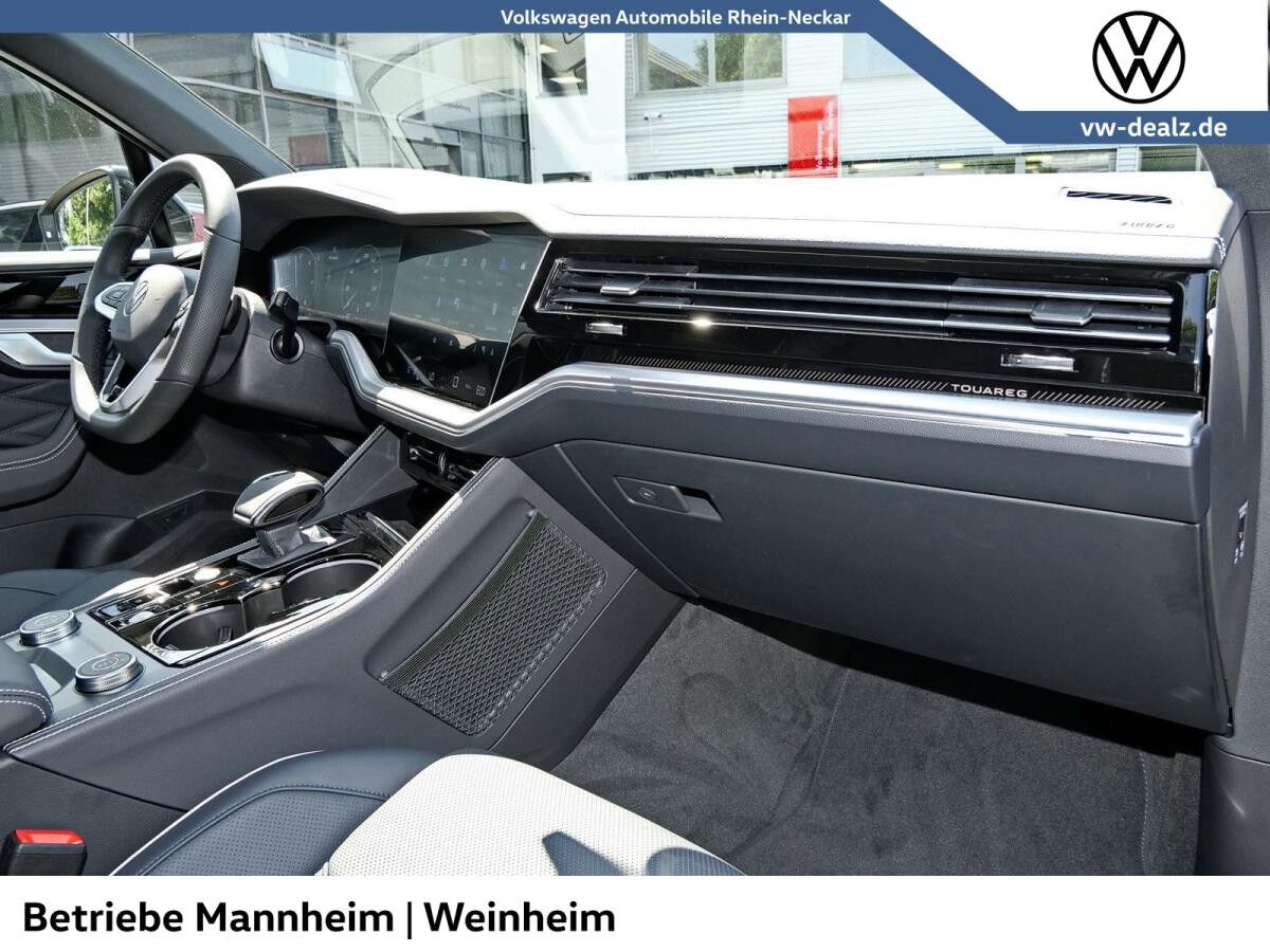 Volkswagen Touareg R-Line 3.0 V6 TDI SCR 4MOTION AHK Pano