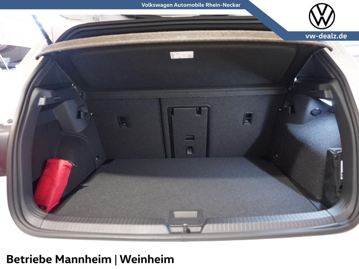 Volkswagen Golf GTI 2,0 l TSI DSG NAVI HeadUp ALU 19" LED Volkswagen Golf GTI 2,0 l TSI DSG NAVI HeadUp ALU 19" LED