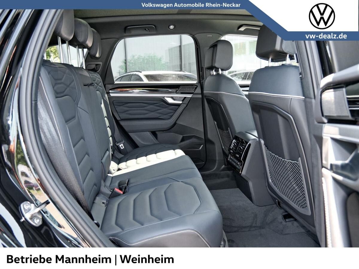 Volkswagen Touareg R-Line 3.0 V6 TDI SCR 4MOTION AHK Pano