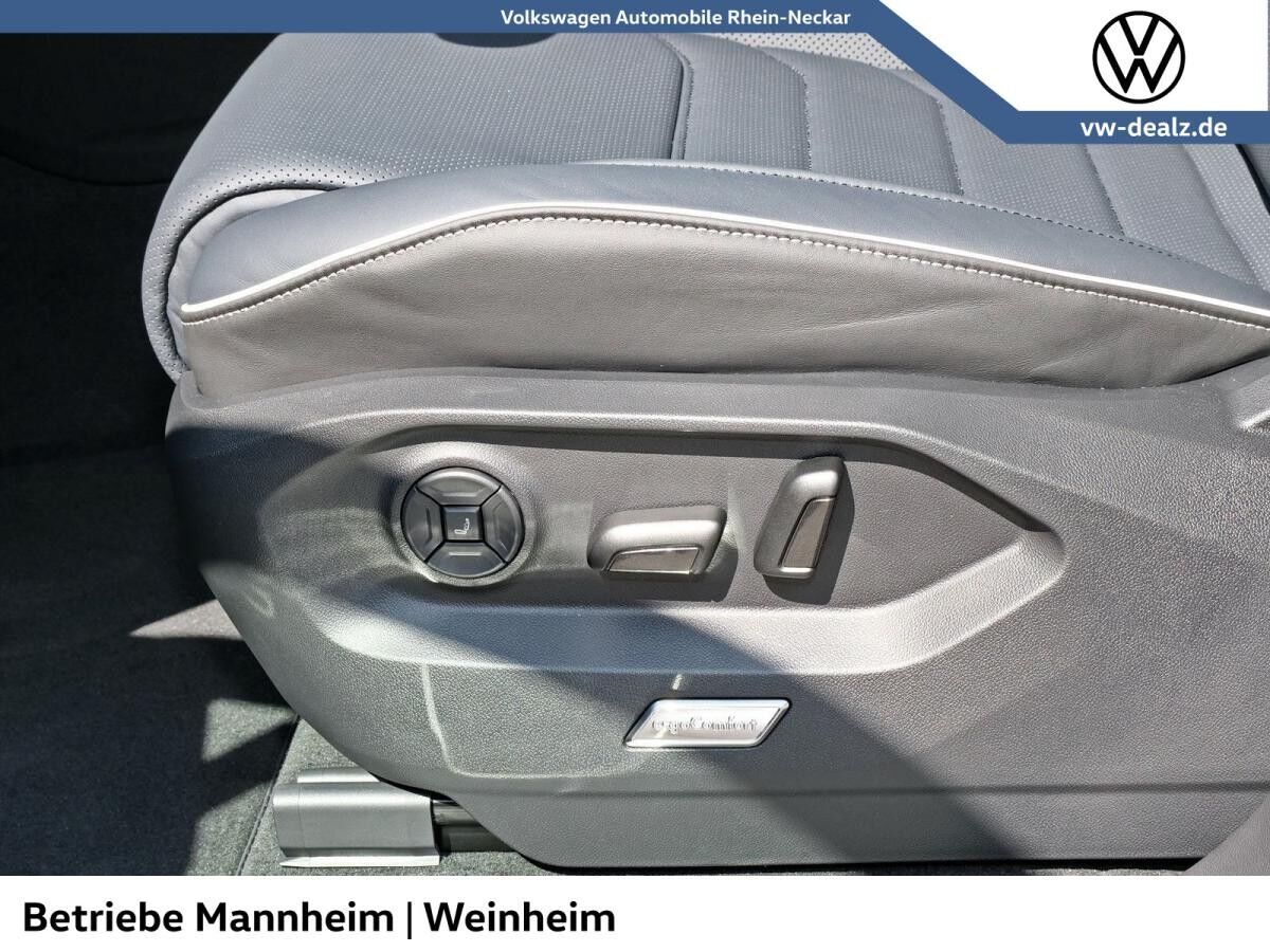 Volkswagen Touareg R-Line 3.0 V6 TDI SCR 4MOTION AHK Pano