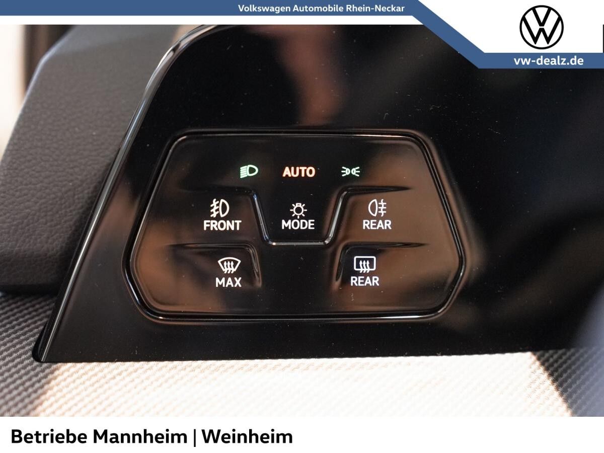 Volkswagen Golf GTI 2,0 l TSI DSG NAVI HeadUp ALU 19" LED Volkswagen Golf GTI 2,0 l TSI DSG NAVI HeadUp ALU 19" LED