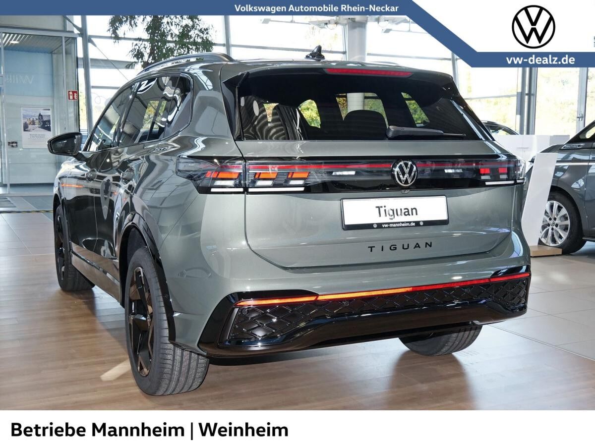 Volkswagen Tiguan R-Line 2.0 TSI 4MOTION DSG NAVI LED DAB Volkswagen Tiguan R-Line 2.0 TSI 4MOTION DSG NAVI LED DAB