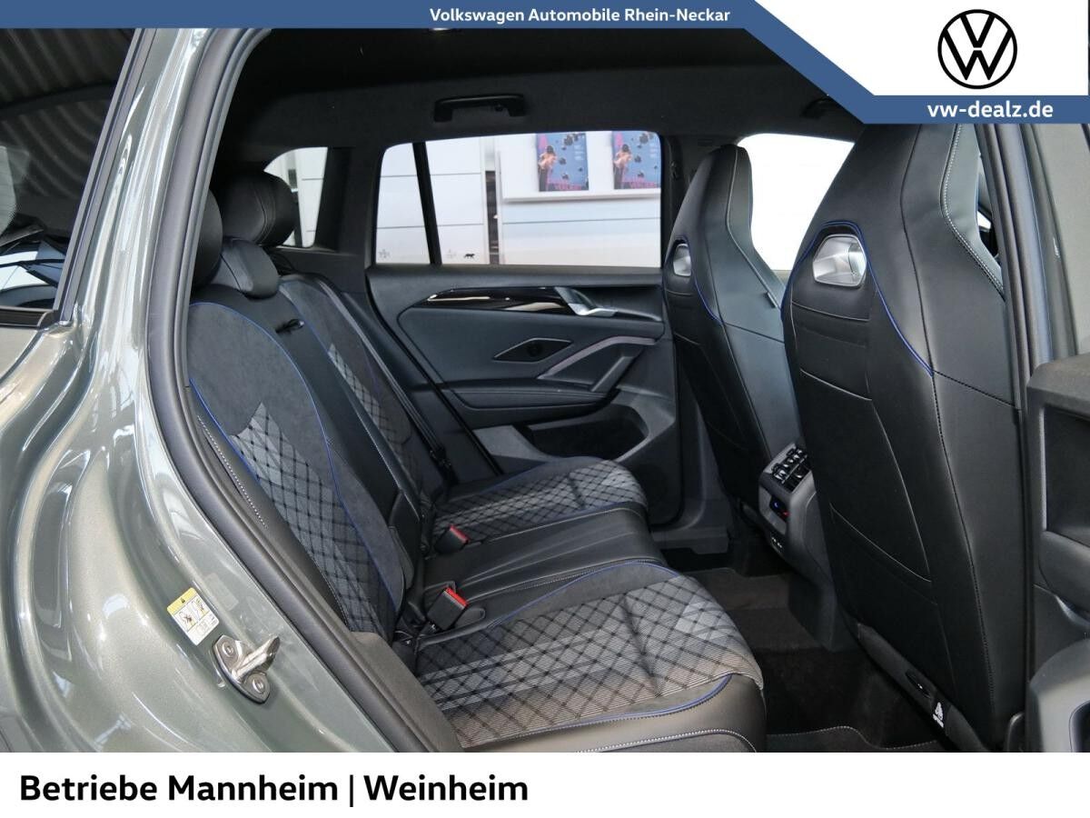 Volkswagen Tiguan R-Line 2.0 TSI 4MOTION DSG NAVI LED DAB Volkswagen Tiguan R-Line 2.0 TSI 4MOTION DSG NAVI LED DAB