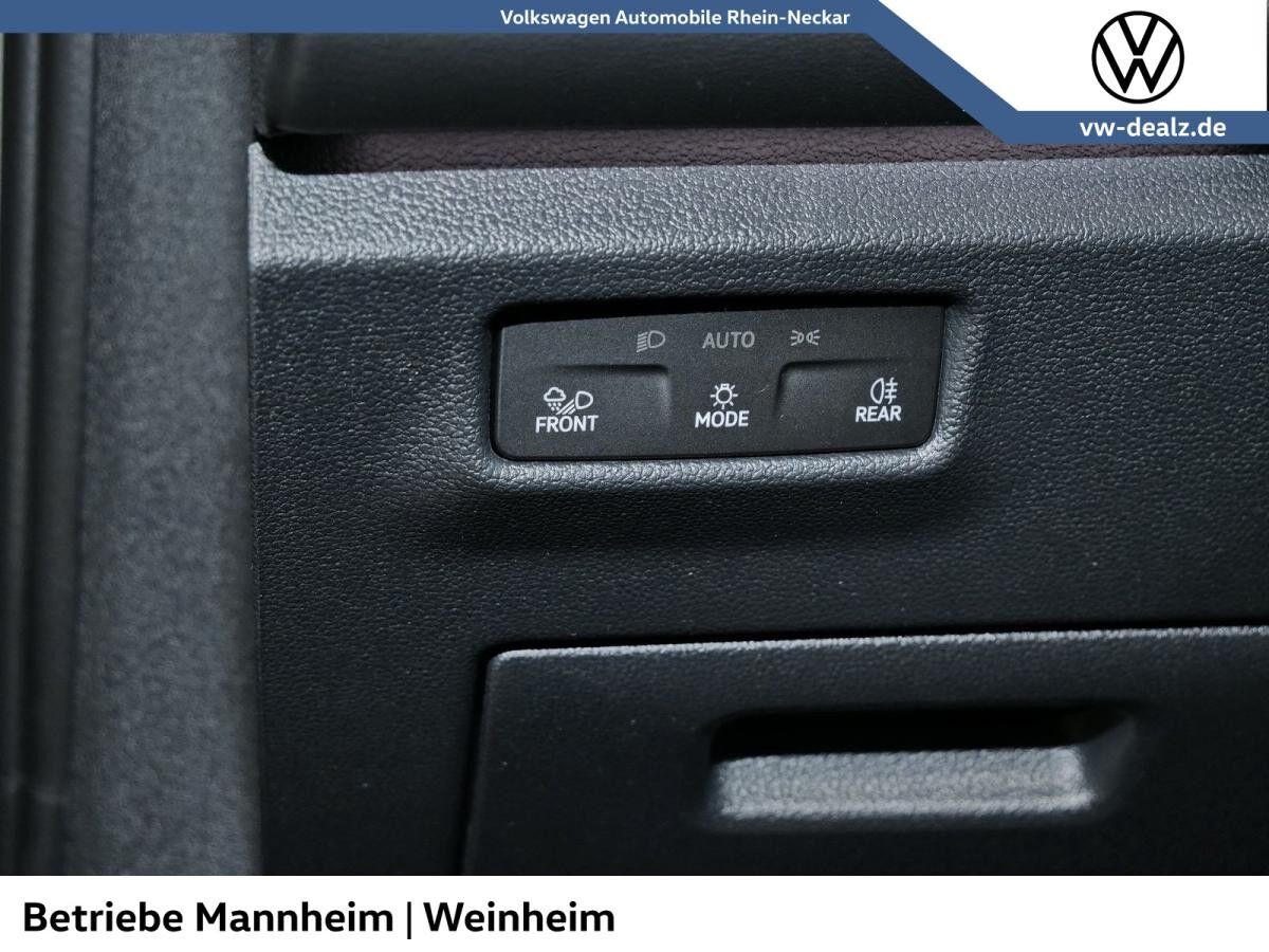 Volkswagen Tiguan R-Line 2.0 TSI 4MOTION DSG NAVI LED DAB Volkswagen Tiguan R-Line 2.0 TSI 4MOTION DSG NAVI LED DAB