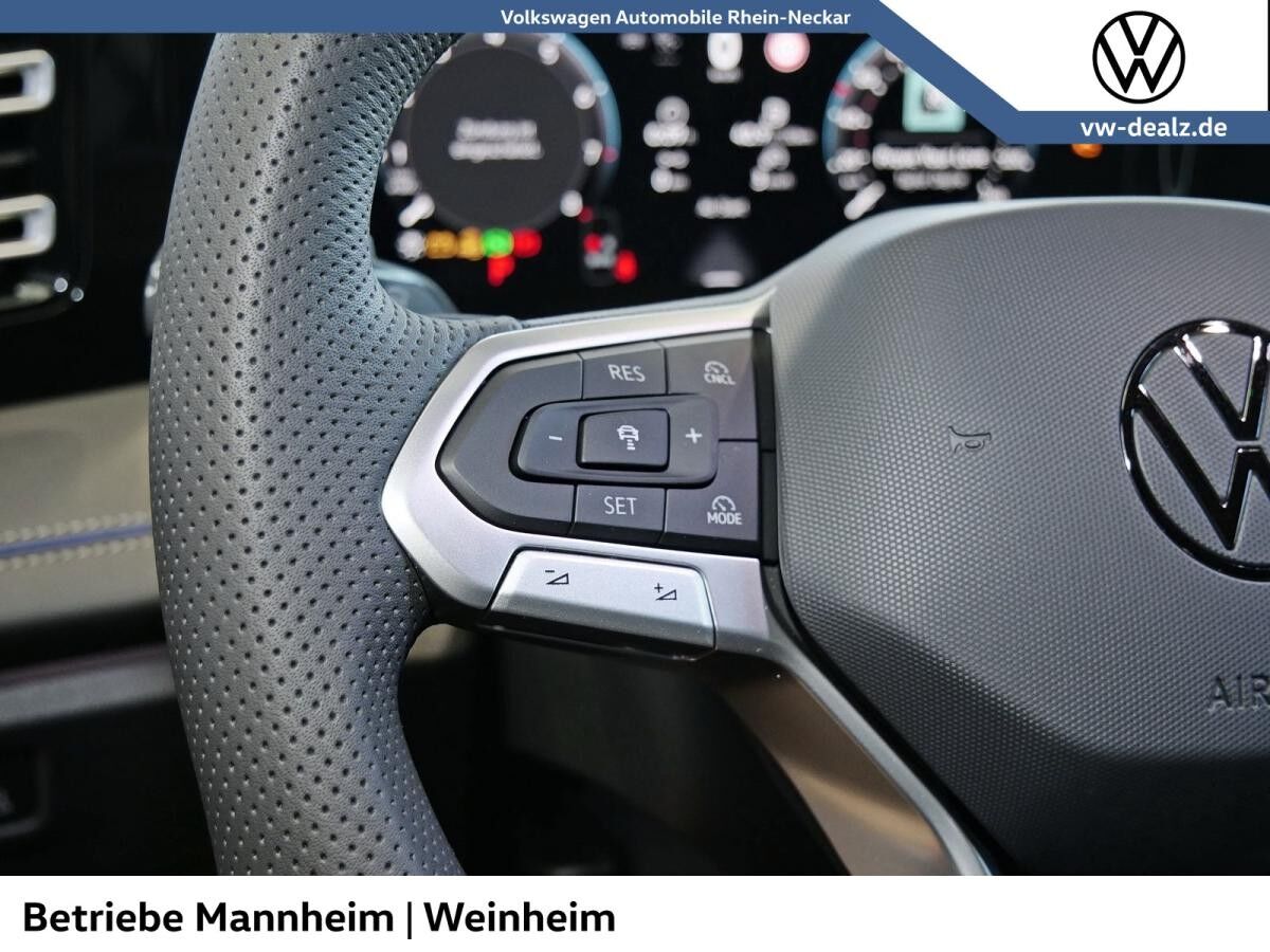 Volkswagen Tiguan R-Line 2.0 TSI 4MOTION DSG NAVI LED DAB Volkswagen Tiguan R-Line 2.0 TSI 4MOTION DSG NAVI LED DAB