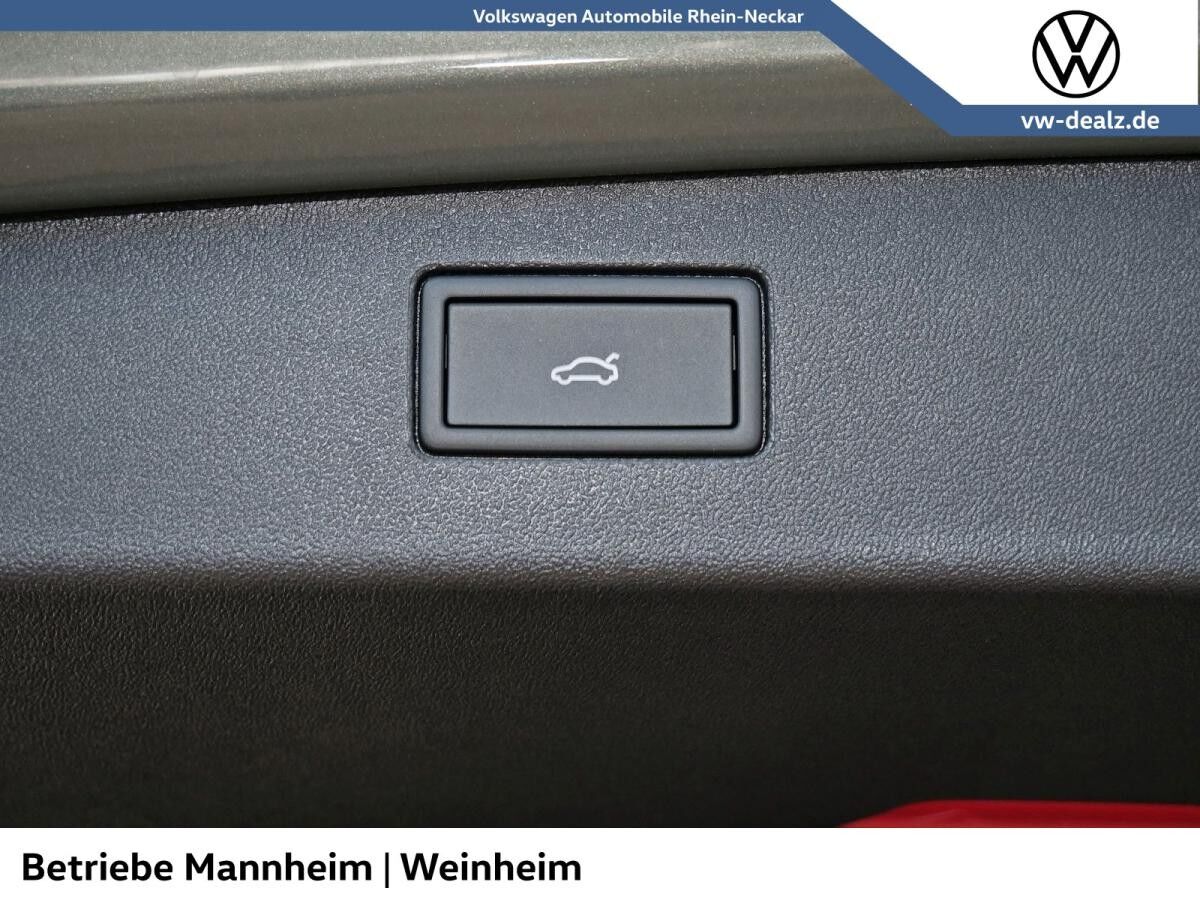 Volkswagen Tiguan R-Line 2.0 TSI 4MOTION DSG NAVI LED DAB Volkswagen Tiguan R-Line 2.0 TSI 4MOTION DSG NAVI LED DAB