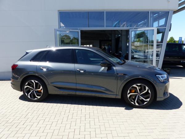 Audi e-tron 55 quattro S line sofort verfügbar