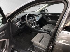 Audi Q3 35 TDI S tronic S-LINE+LED+ACC+NAVI+AHK Audi Q3 35 TDI S tronic S-LINE+LED+ACC+NAVI+AHK